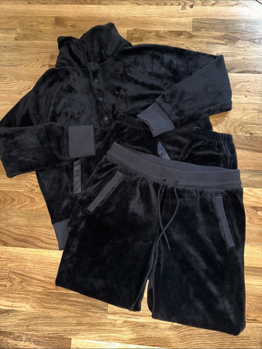 Athleta Women’s Black Velour 2 piece Track Suit sz M/L